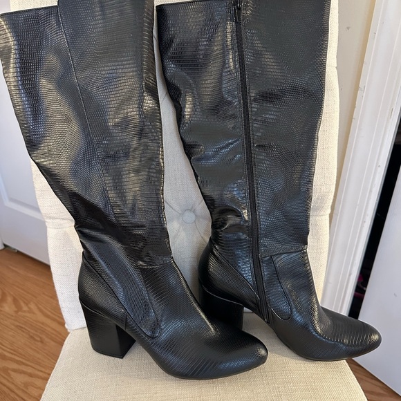 Shoes - Elegant Black Knee-High Boots